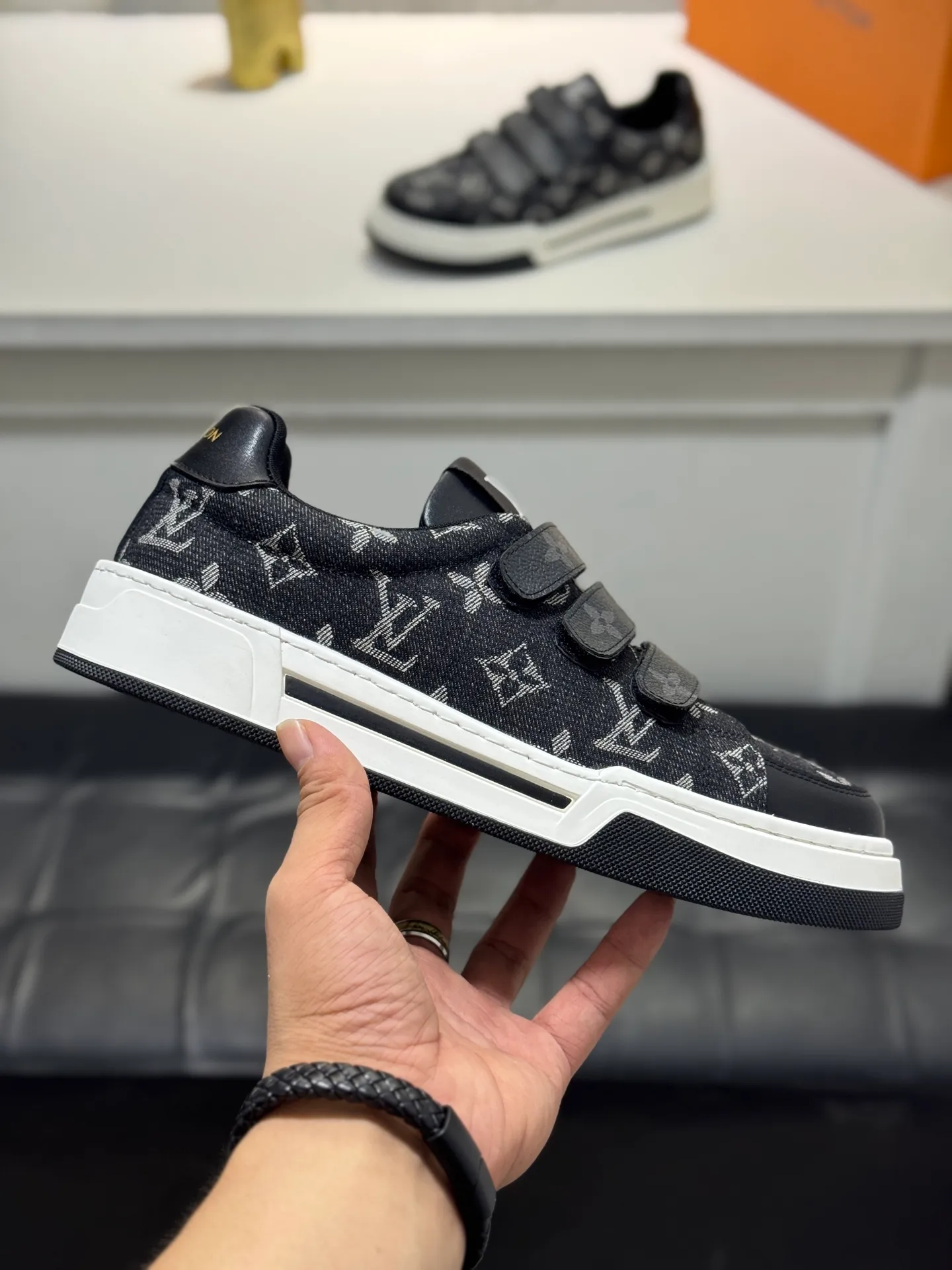 Men's shoes 💰400 [New style] 🌂🌂Top original order - Louis Vuitton®️ Trendy and fashionable yet low-key men's casual shoes, LV special fabric pattern on the upper, comfortable and breathable, sheepskin lining, original rubber outsole, 3 colors available ~ a must-have for sportsmen. Size: 38-44 (45 customized